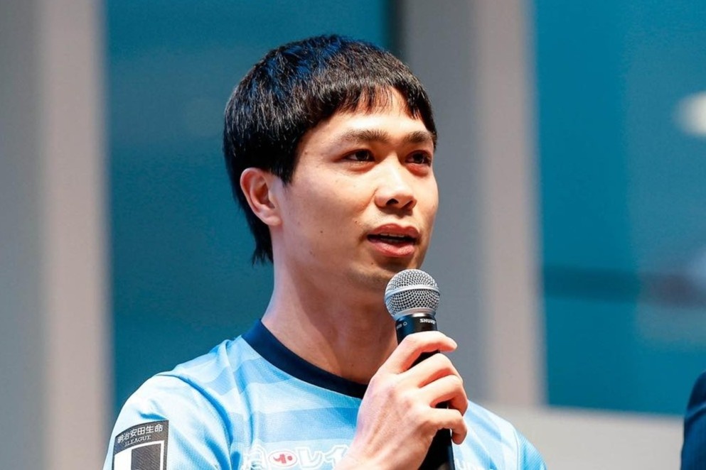 Cong Phuong ra mat CLB Nhat Ban hinh anh