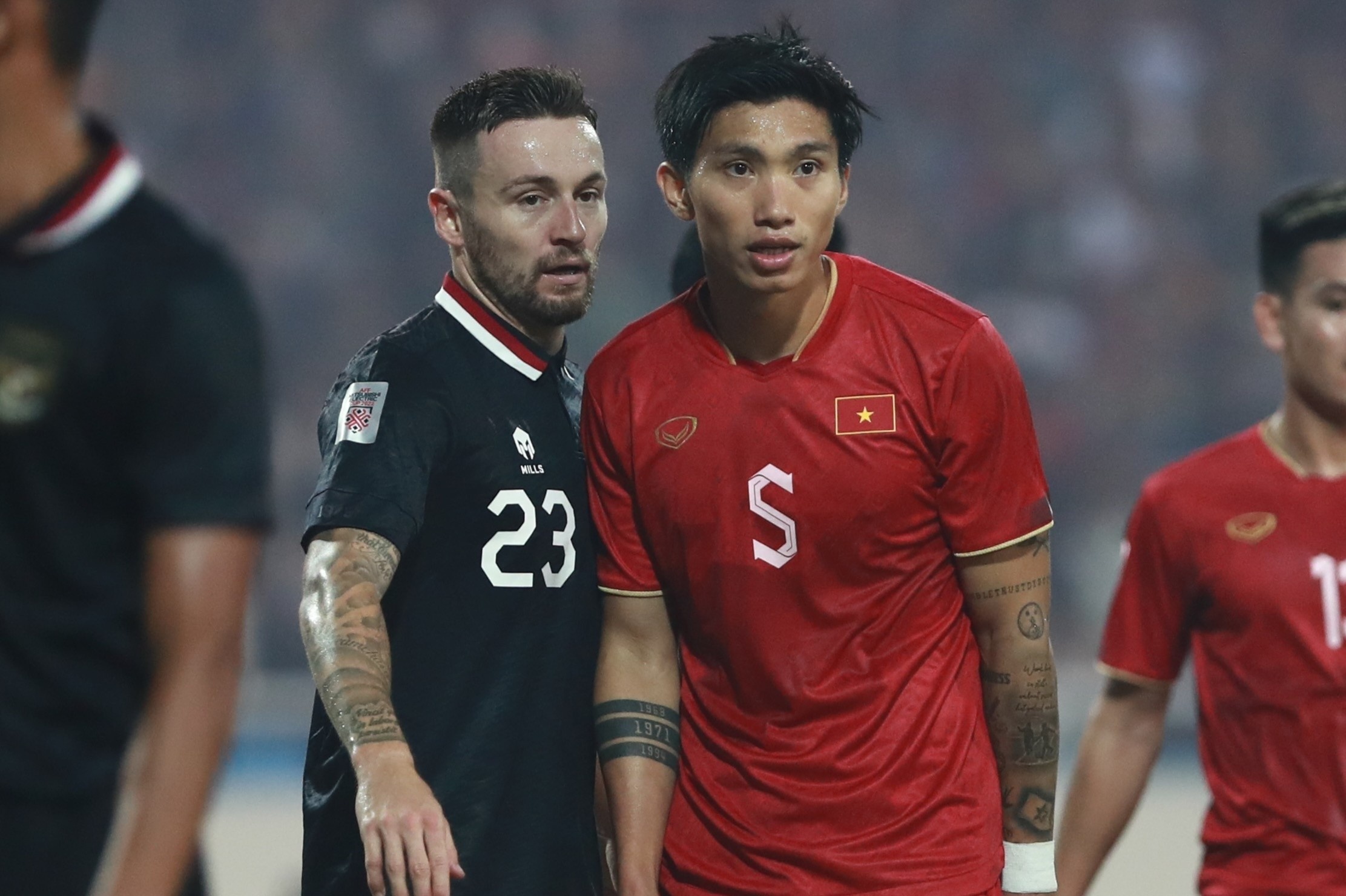 Van Hau goi Marc Klok la dien vien kich hinh anh