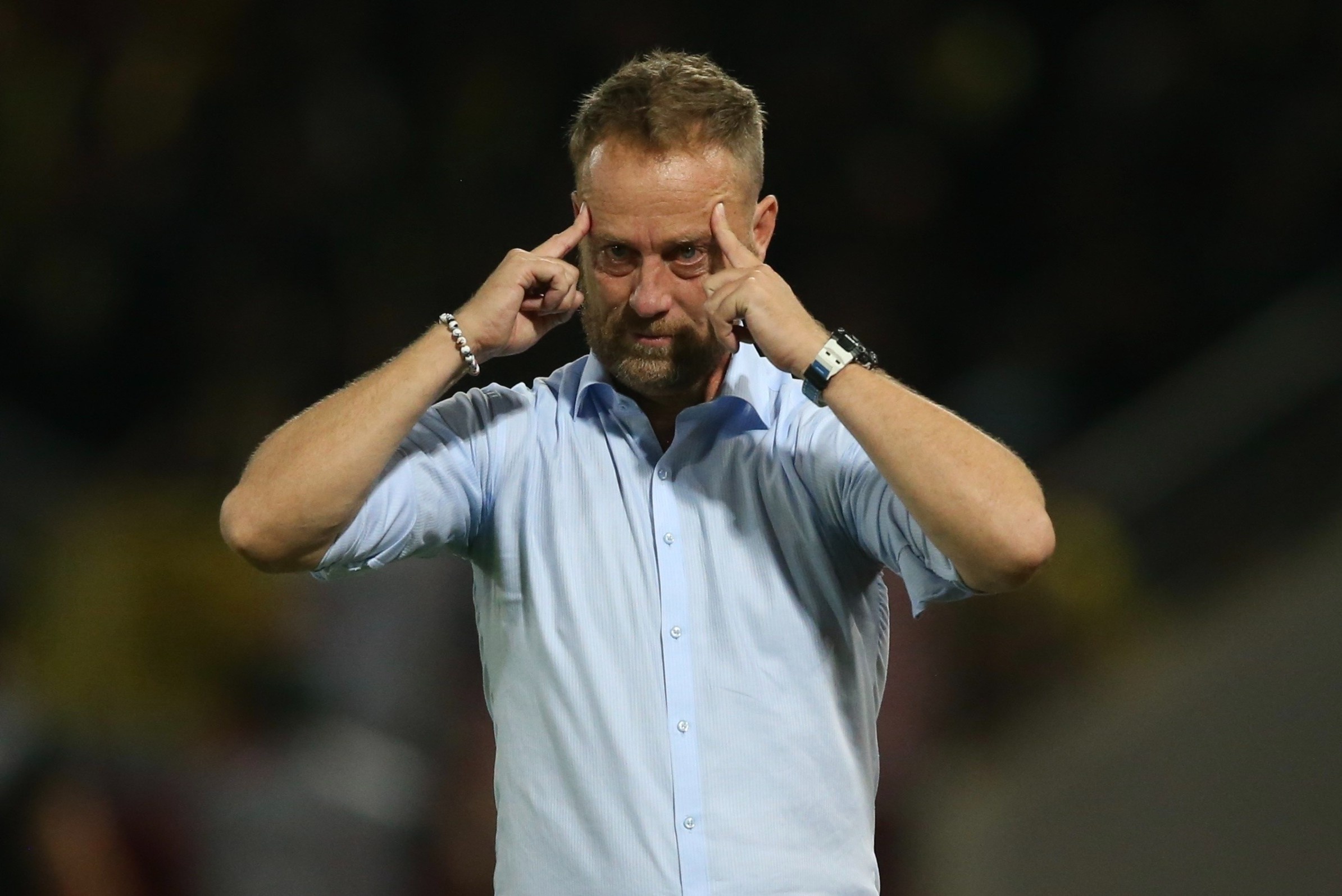 HLV Polking lai thua o V.League hinh anh