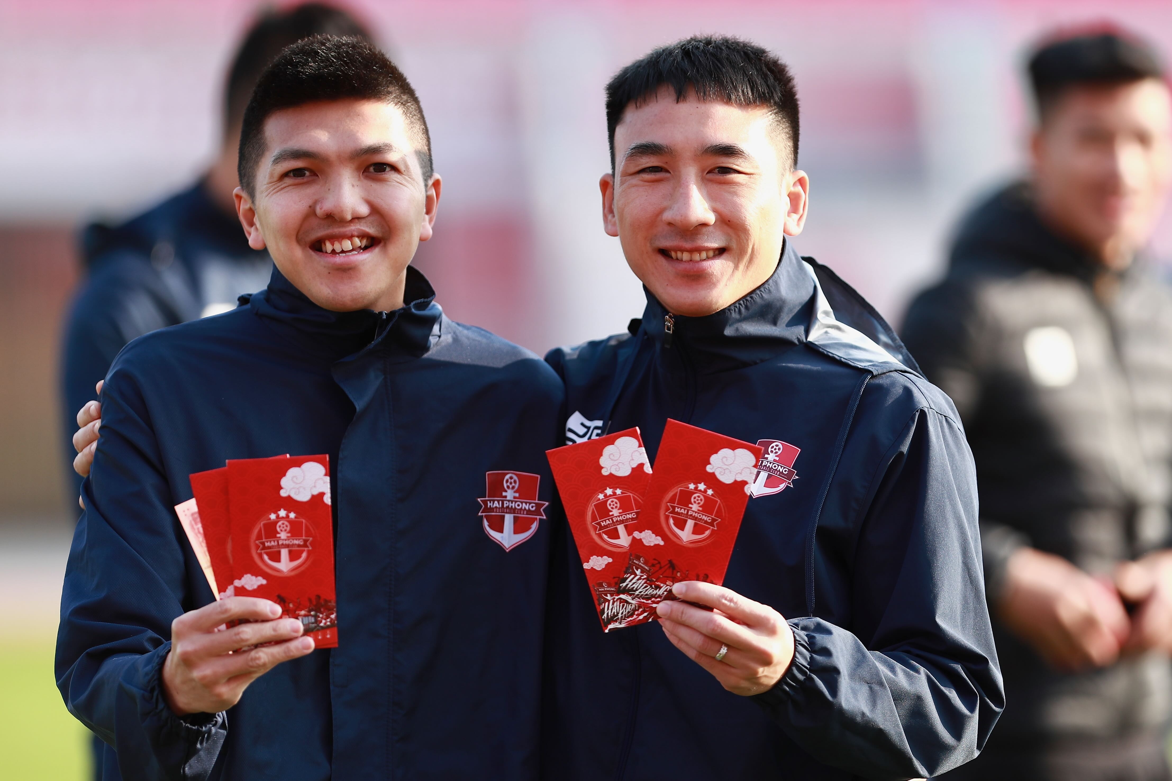 CLB Hai Phong ron rang tap khai xuan hinh anh