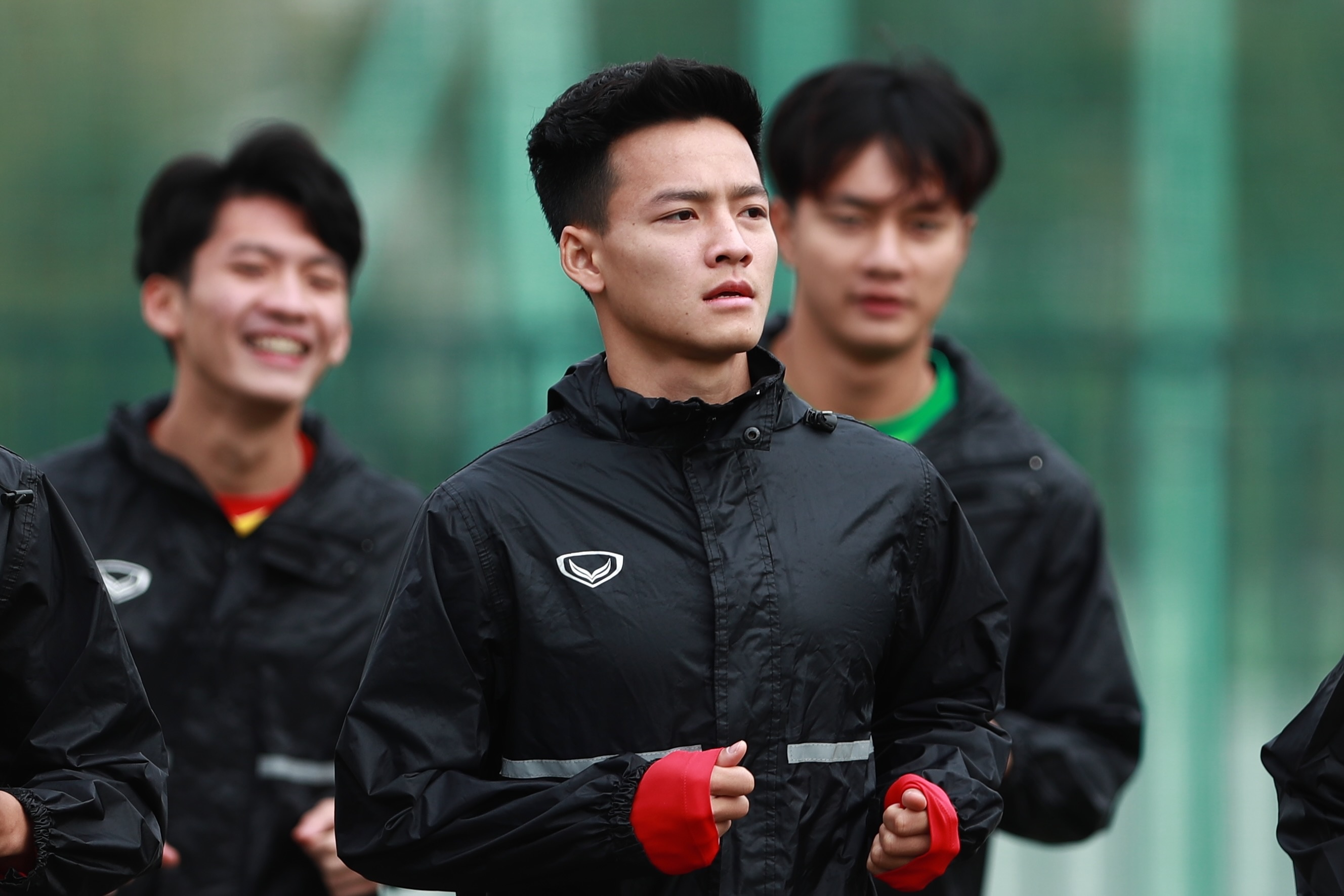 U20 Viet Nam nhoi the luc trong buoi tap khai xuan hinh anh