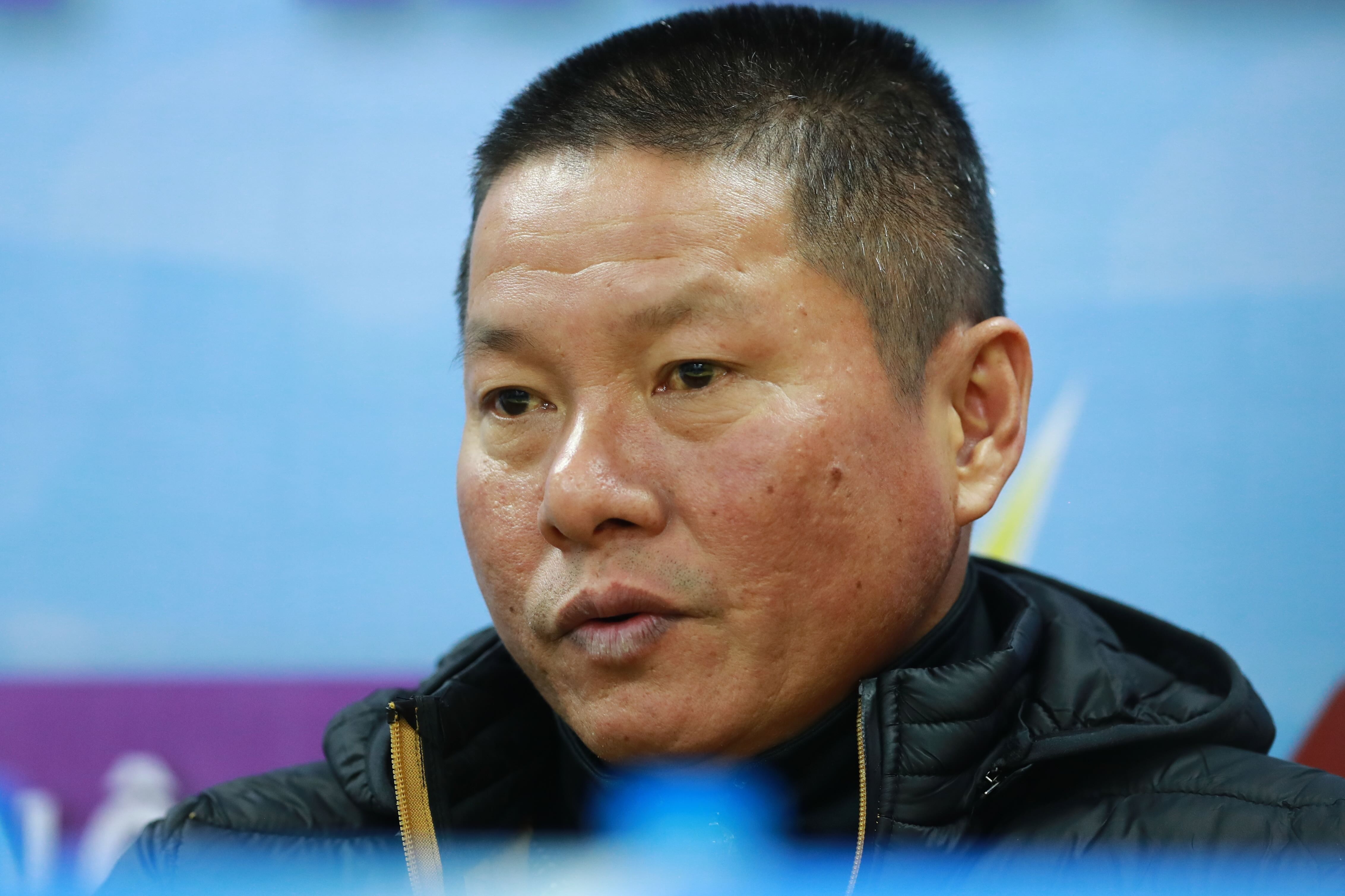 HLV Chu Dinh Nghiem: 'V.League bi cat vun qua nhieu' hinh anh