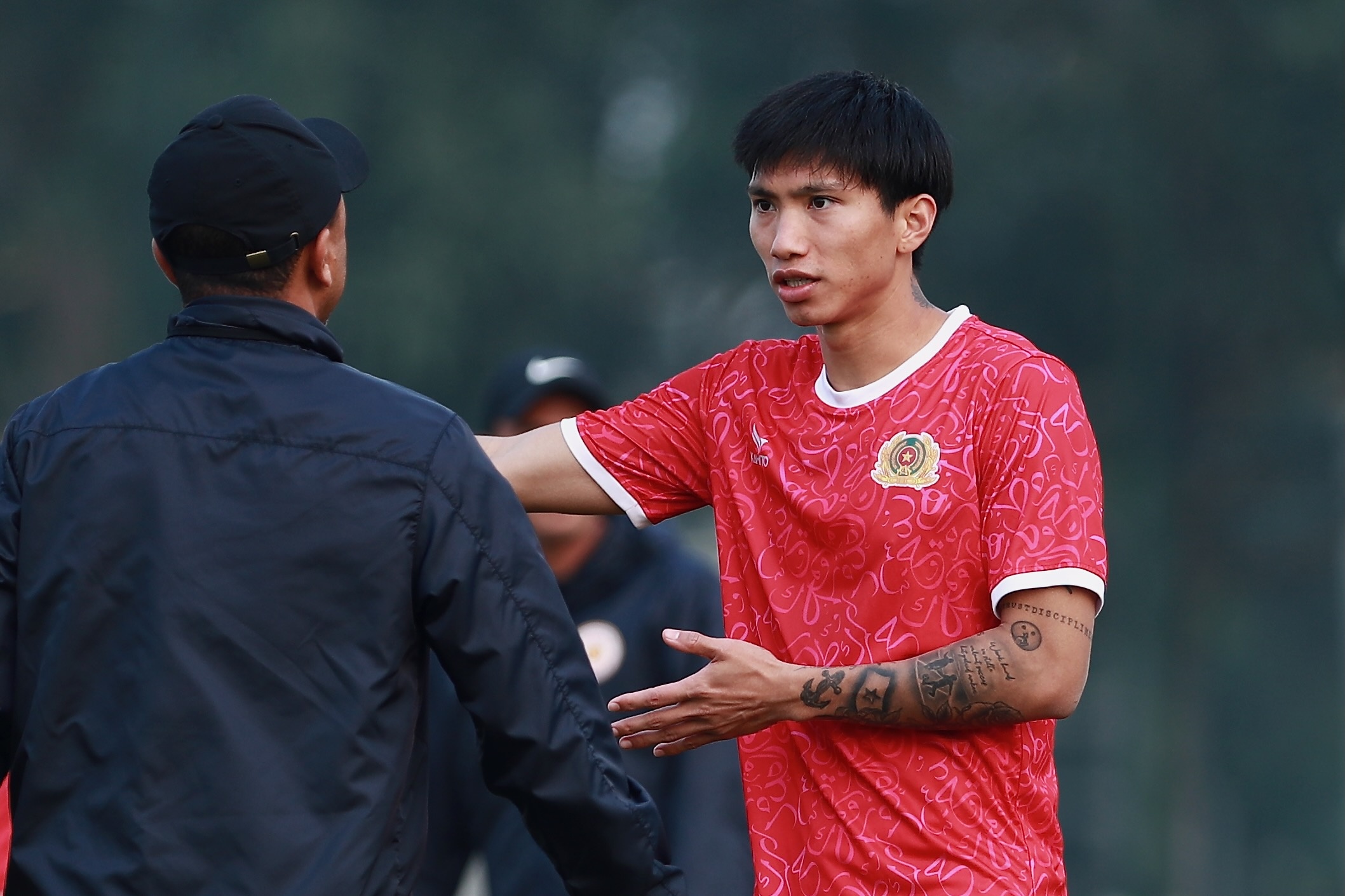 Van Hau truyen tai thong tin giup HLV ngoai hinh anh