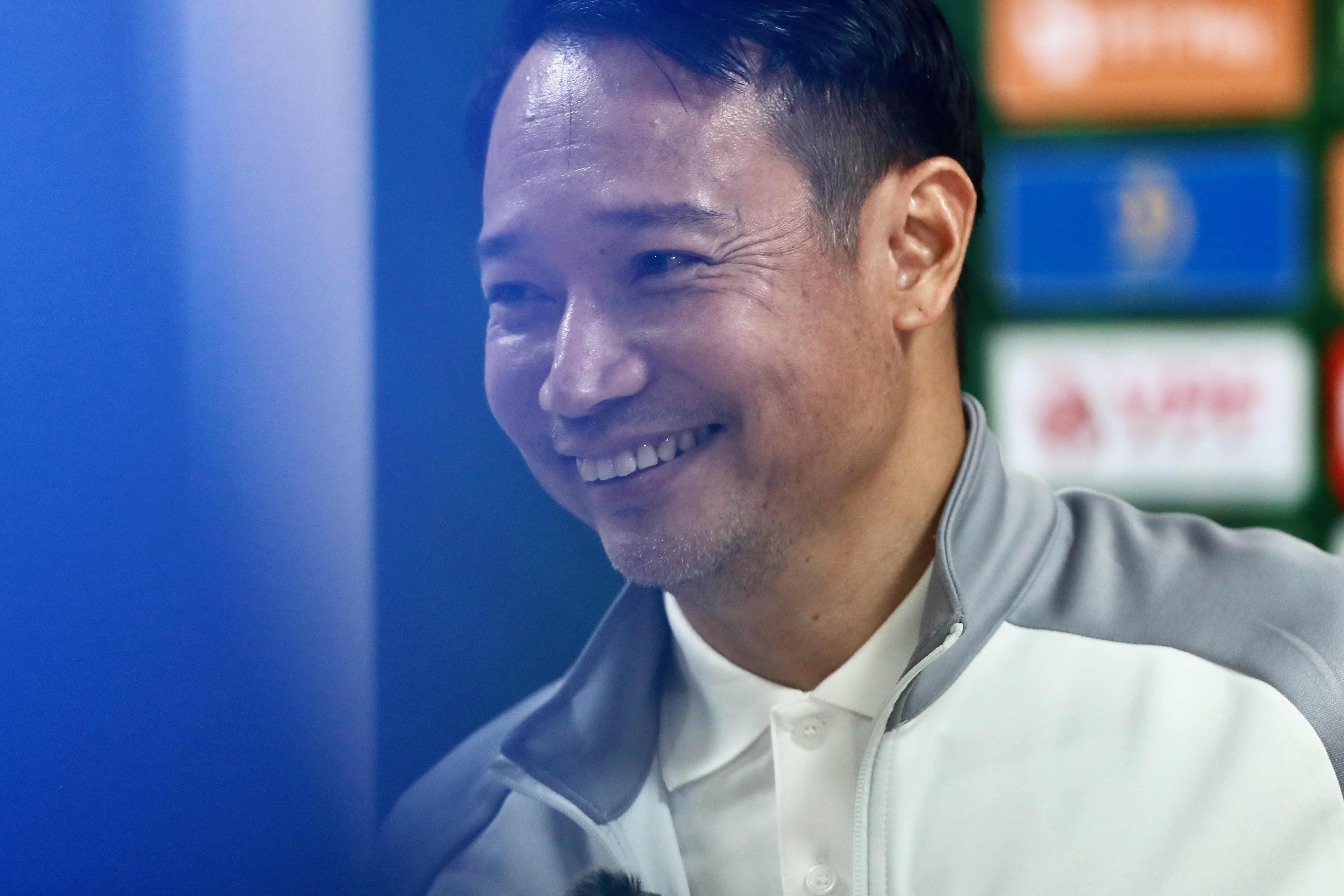 Phan ung cua HLV Nam Dinh sau khi thang Ha Noi FC hinh anh