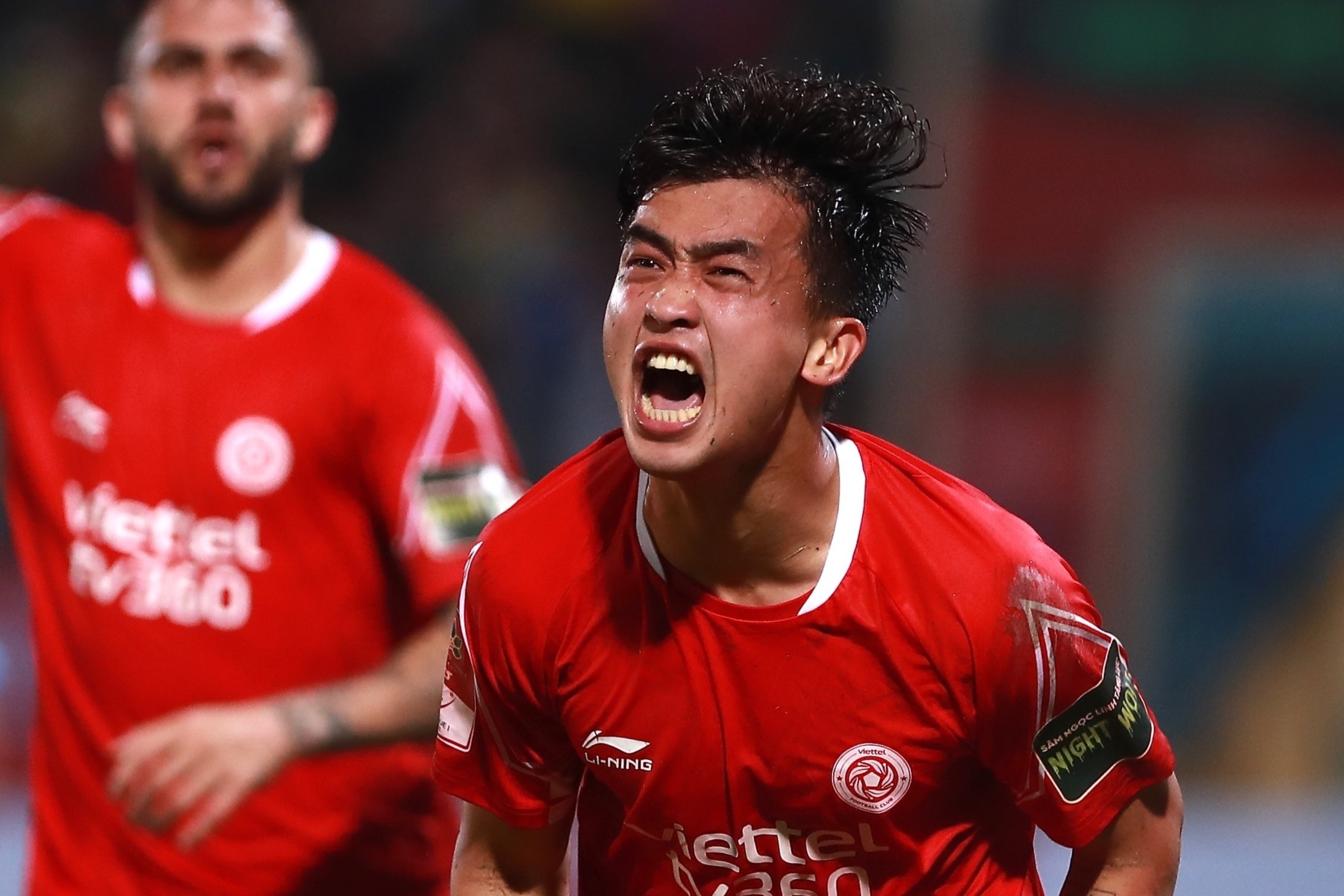 Danh Trung cho 3 nam de ghi ban dau tien tai V.League hinh anh