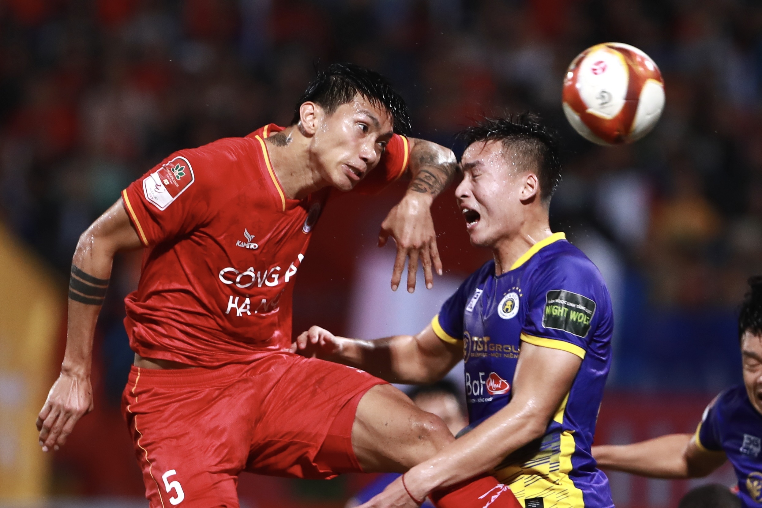 Viet Anh bam mat sau pha tranh chap voi Van Hau hinh anh