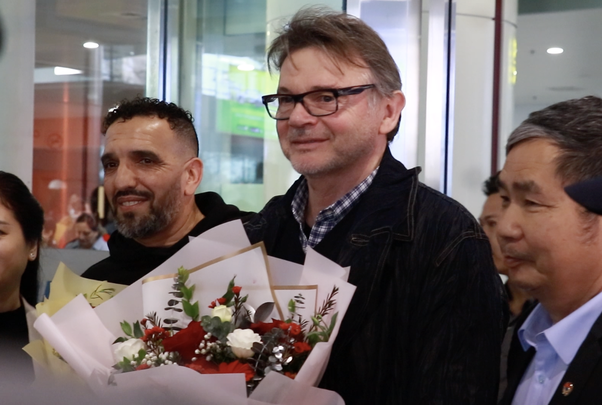 VFF phai den bu hop dong cho ong Troussier hinh anh