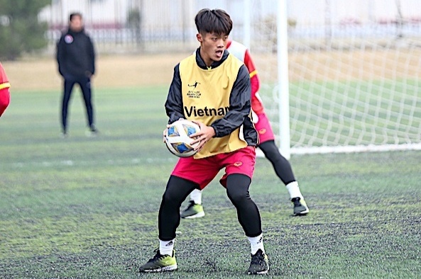 San xau, U20 Viet Nam phai di giay vai tap truoc tran gap Iran hinh anh