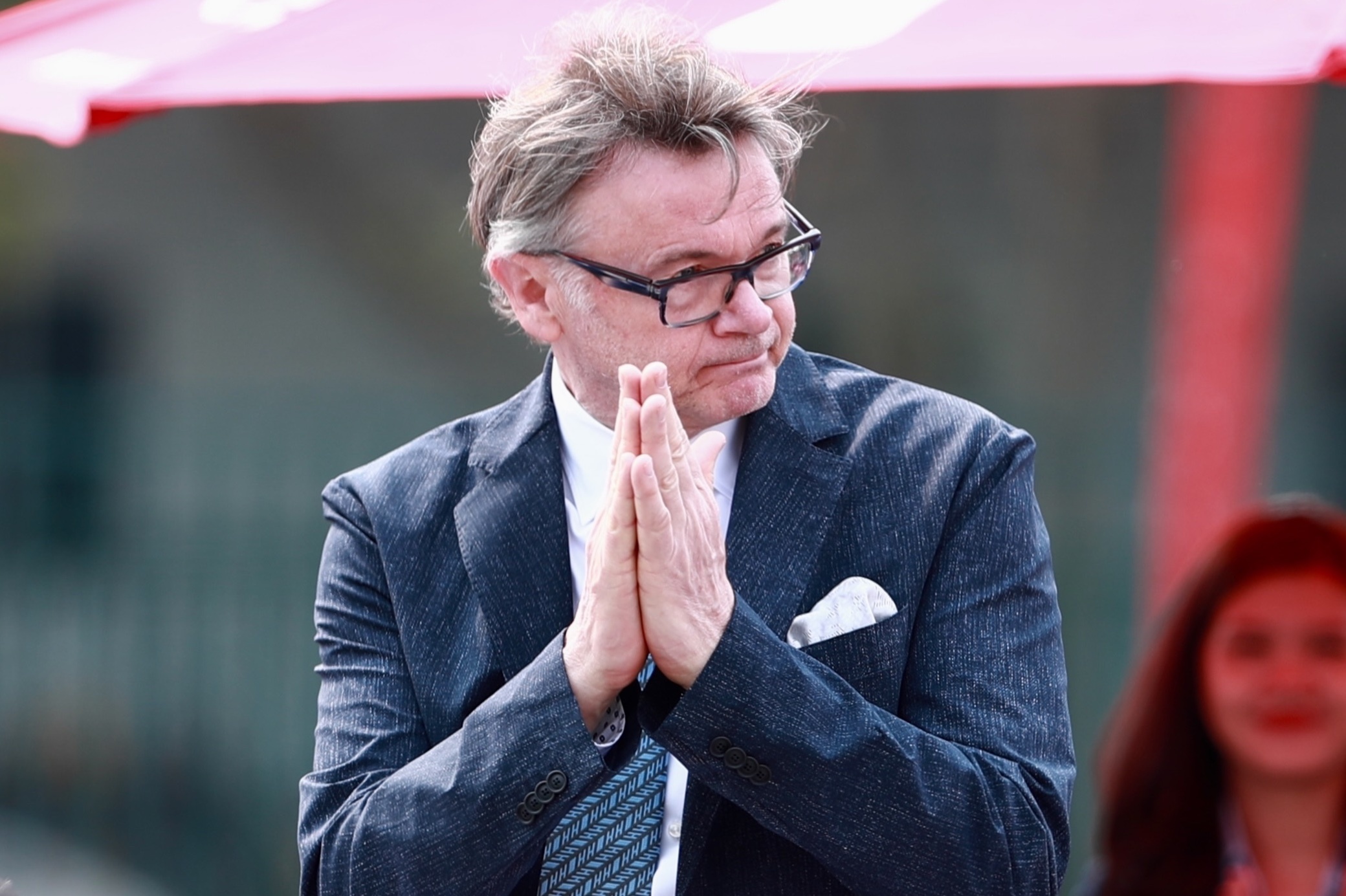 HLV Troussier: 'Muon bai hoc lon thi phai tra gia dat' hinh anh