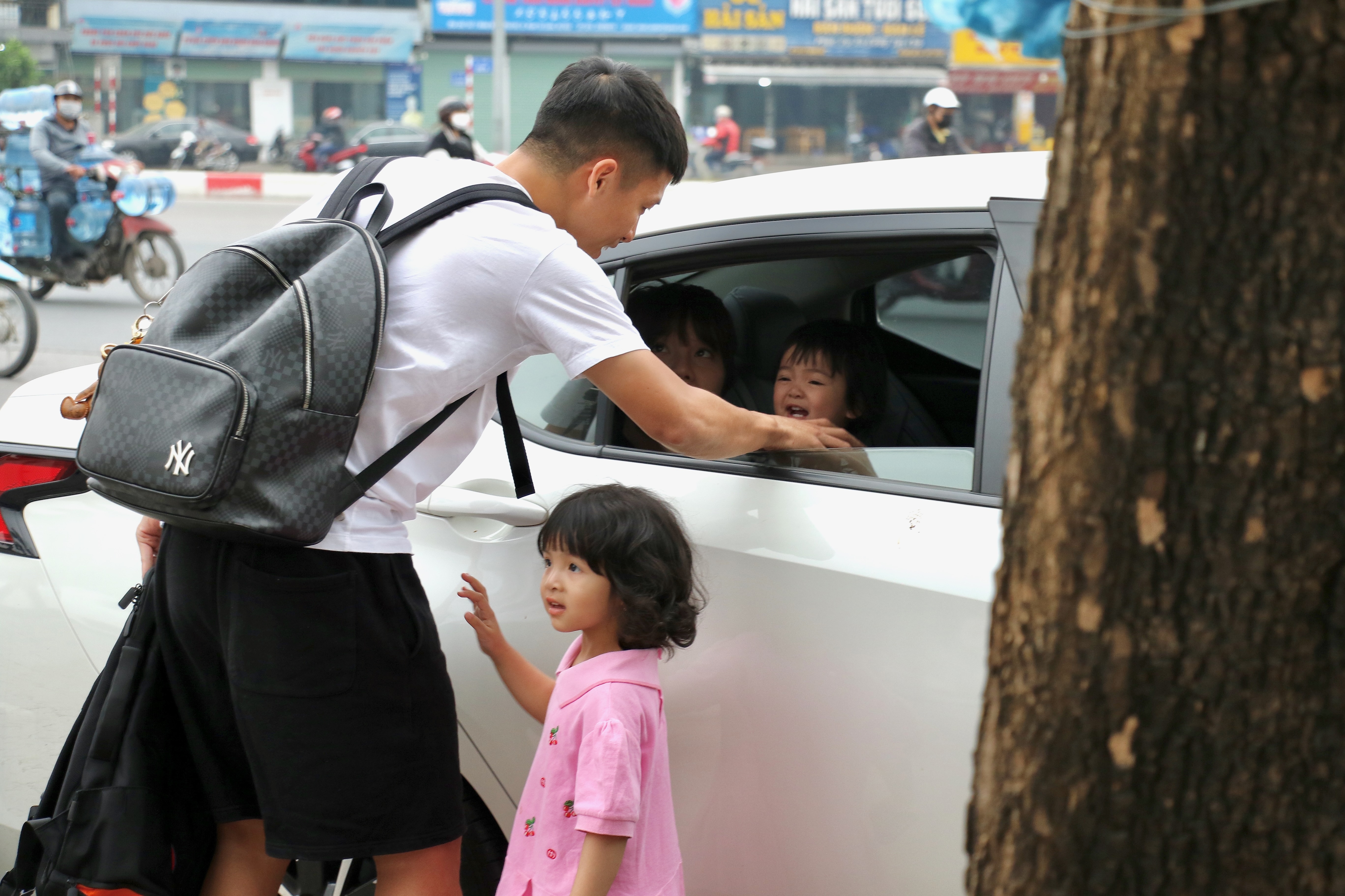 Bui Tien Dung bin rin ben con khi hoi quan tuyen Viet Nam hinh anh