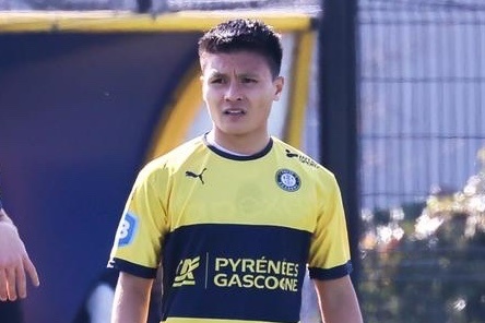 Quang Hai van khong duoc thi dau o Pau hinh anh