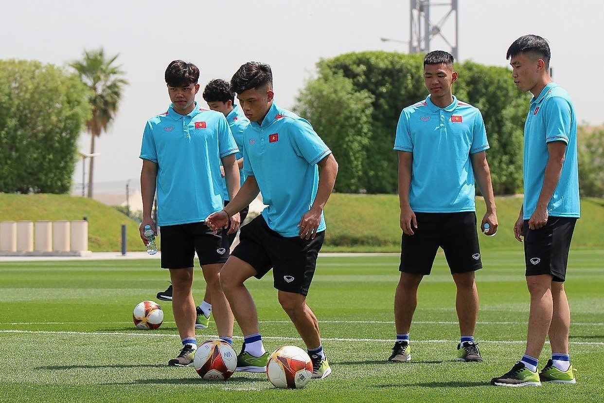 U23 Viet Nam lam quen san tap cua tuyen Argentina tai World Cup hinh anh