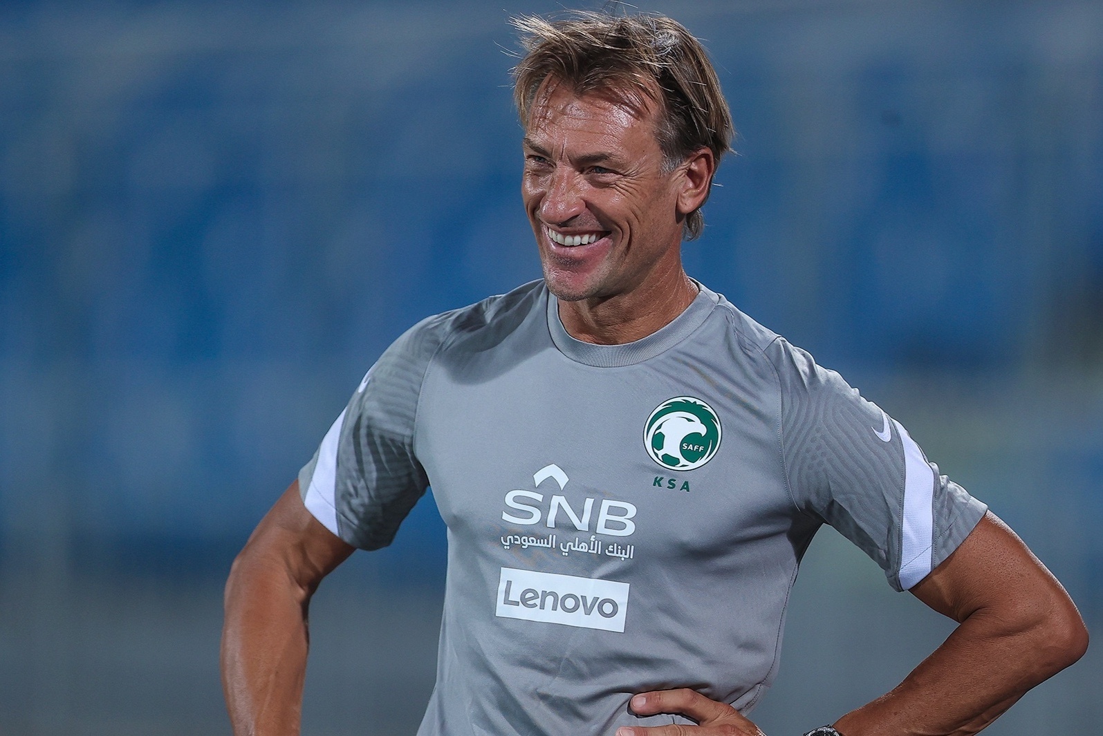 Cuu HLV Nam Dinh sap dan dat tuyen nu Phap hinh anh