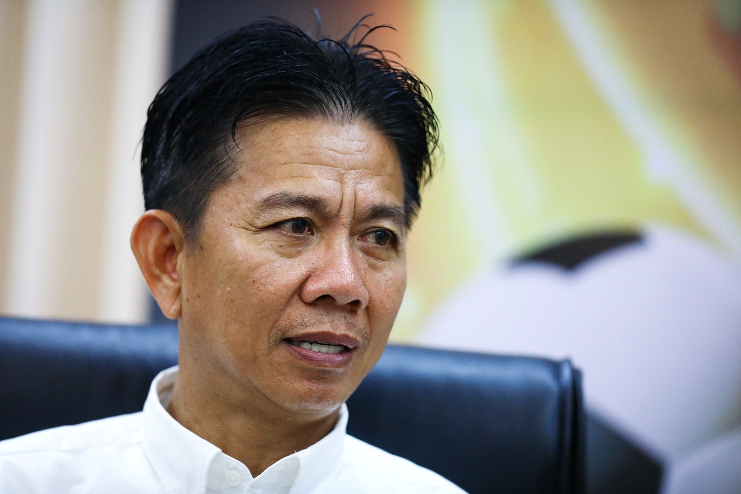 HLV Hoang Anh Tuan: Toi khong ban tam nguoi ta noi minh an may hinh anh