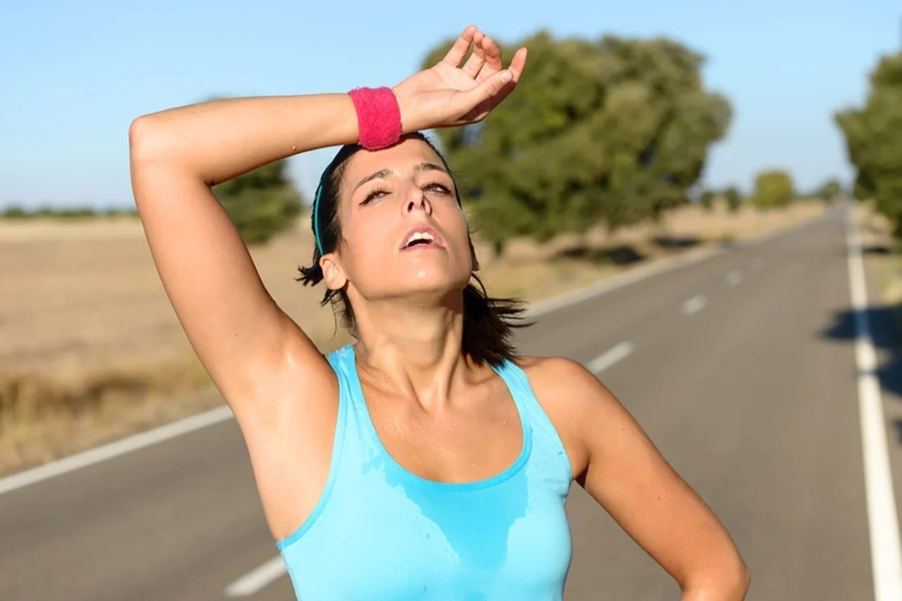 Chay bo the nao trong thoi tiet nom am hinh anh