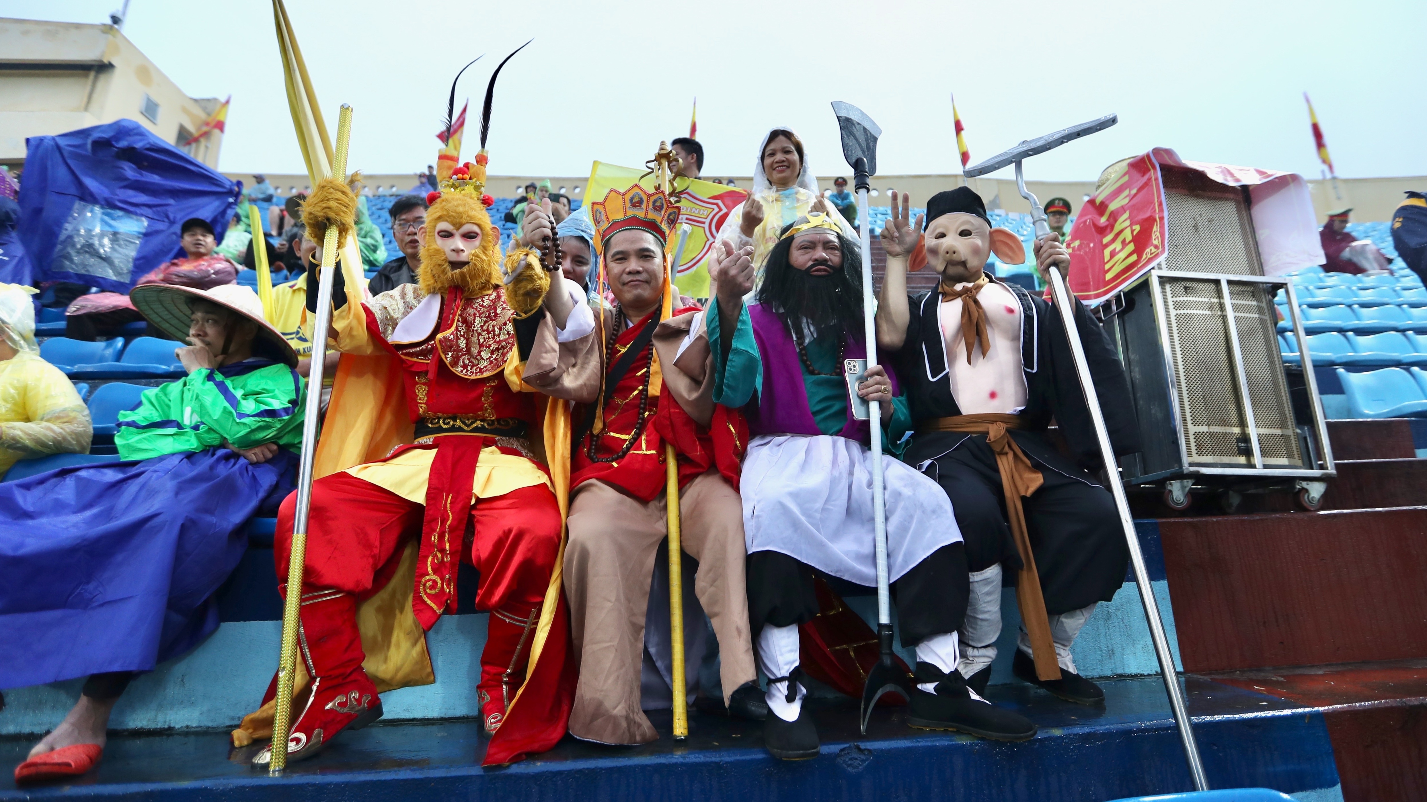 Dang sau nhung chiec mat na 'Thay tro Duong Tang' hinh anh