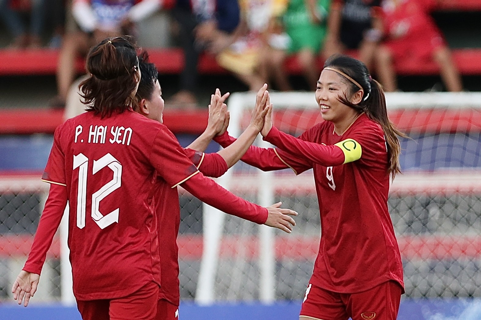 Niem vui chua tron cua Huynh Nhu hinh anh