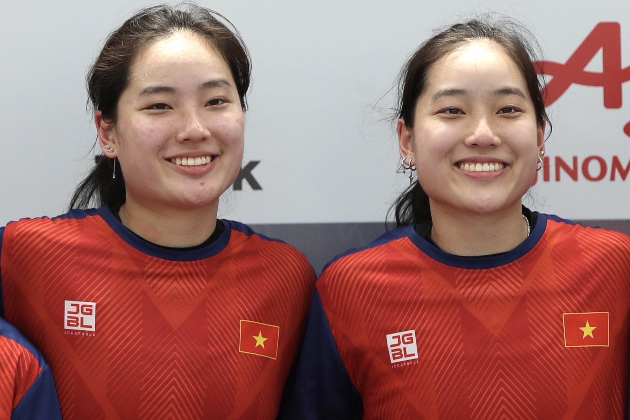 Cap song sinh Viet kieu noi gi sau khi gianh HCV lich su hinh anh