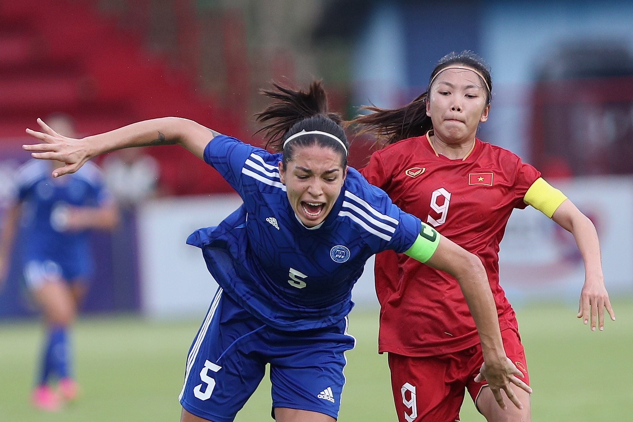 HLV Mai Duc Chung: ‘Philippines chi biet cau bong vao trong’ hinh anh