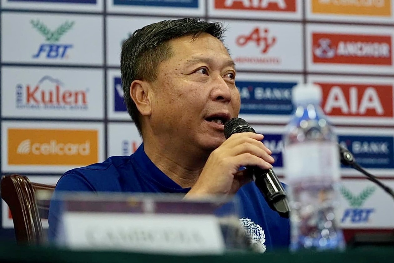 HLV tuyen nu Campuchia: Khong nghi co the thua Viet Nam dam the hinh anh