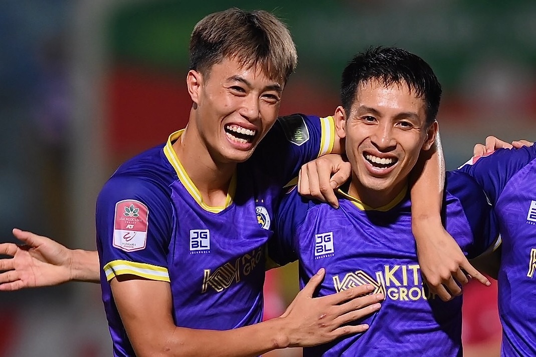 Dan cau thu CLB Ha Noi toa sang truoc ngay len tuyen hinh anh