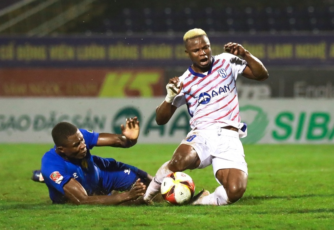 SLNA mat oan 1 ban thang trong tran hoa Quang Nam hinh anh