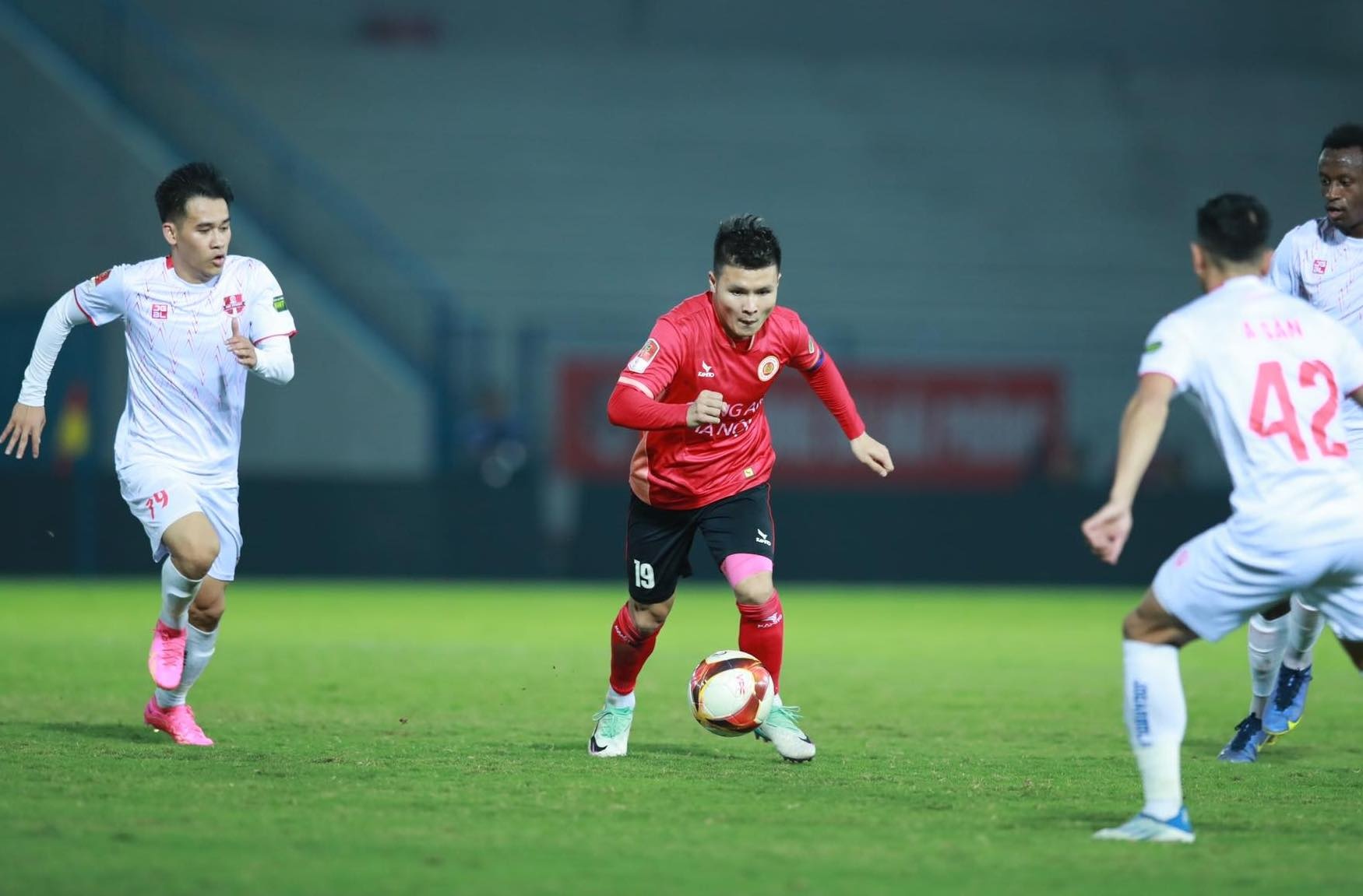 quang hai tro lai anh 2