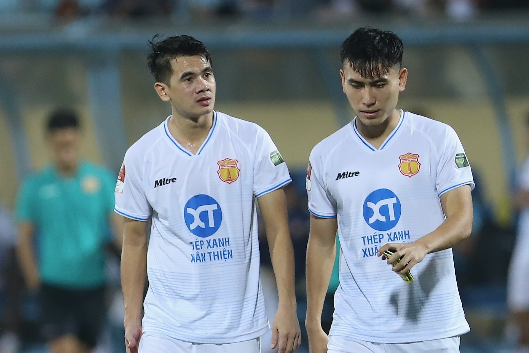 Van Kien nhan sai voi HLV Gong hinh anh