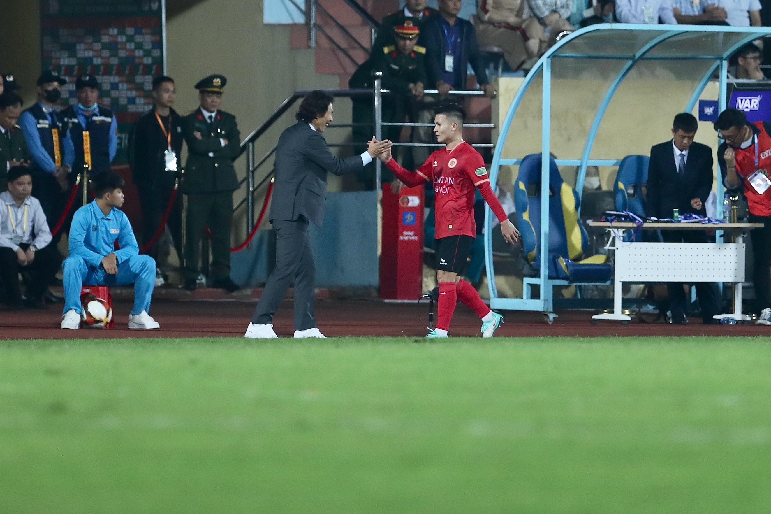 quang hai - van toan anh 10