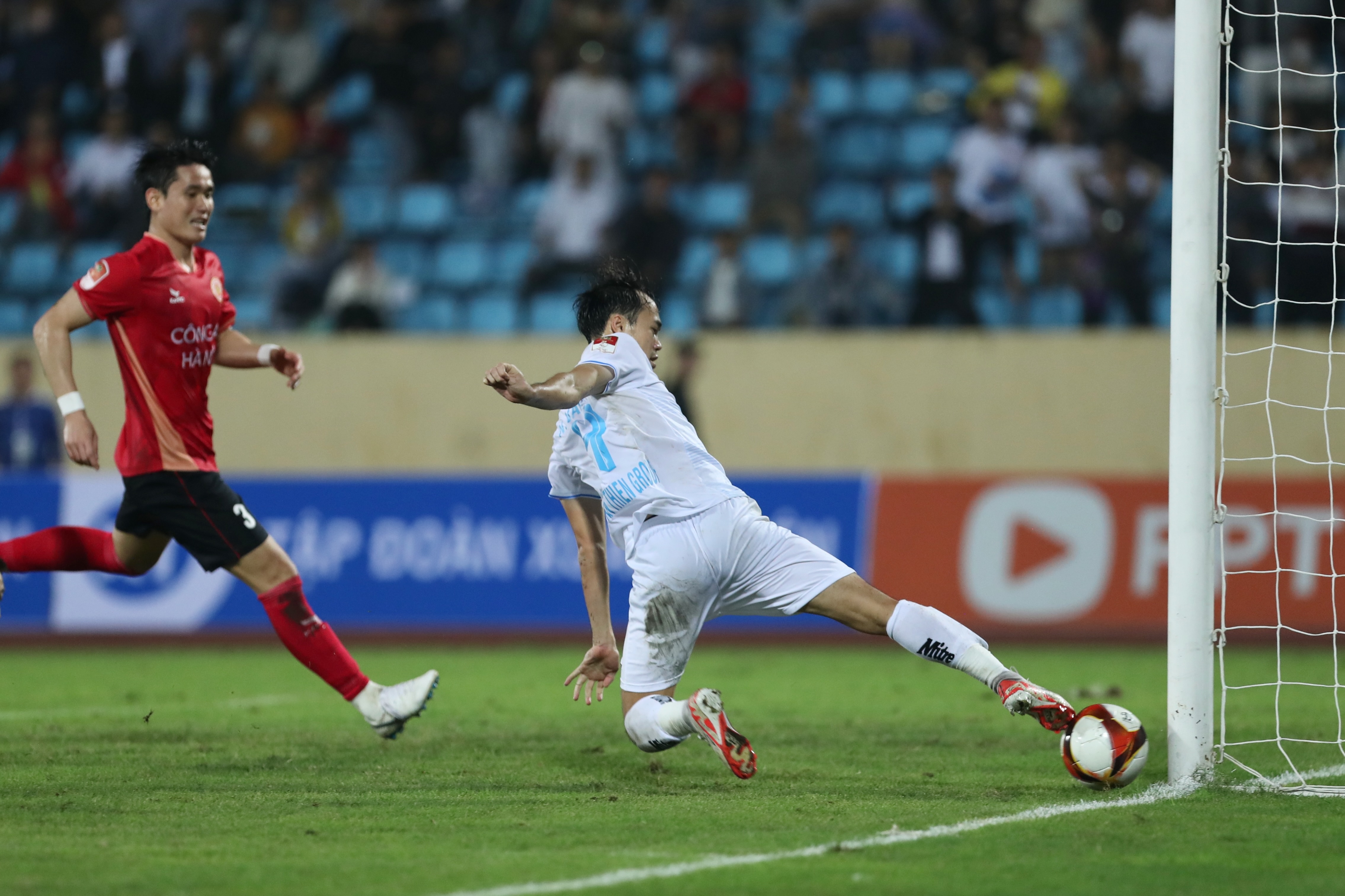 quang hai - van toan anh 17