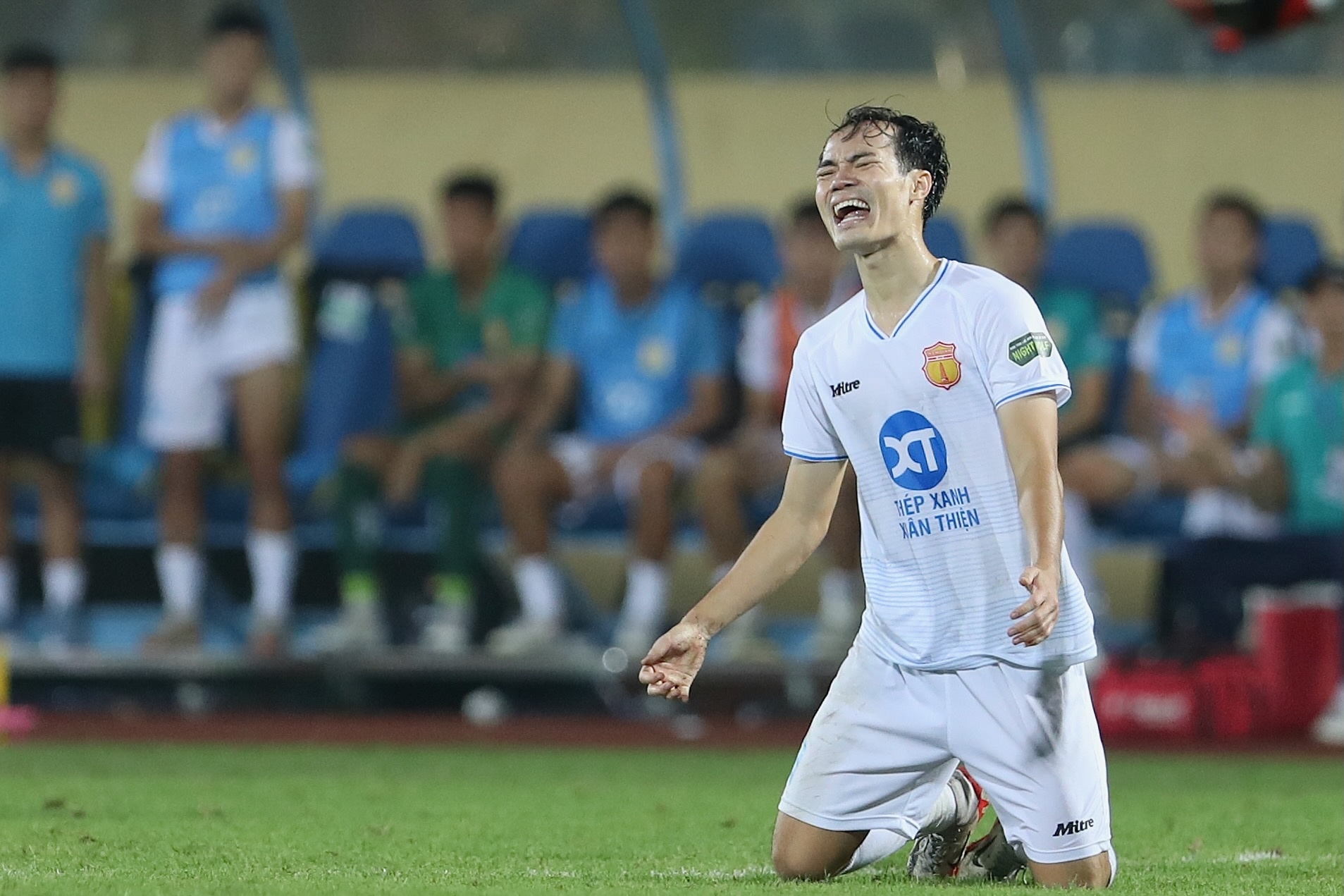 quang hai - van toan anh 18