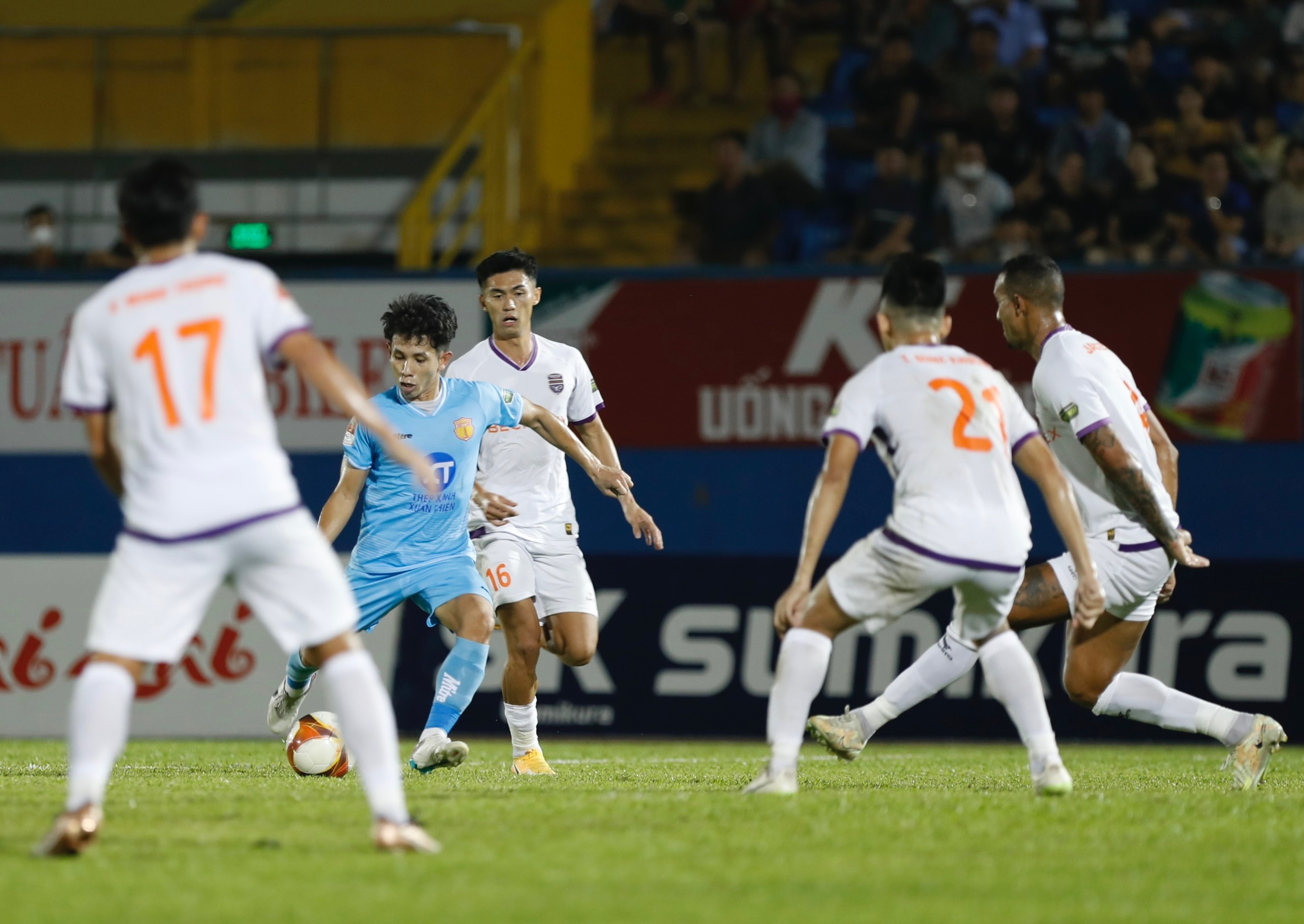 binh duong - nam dinh anh 2