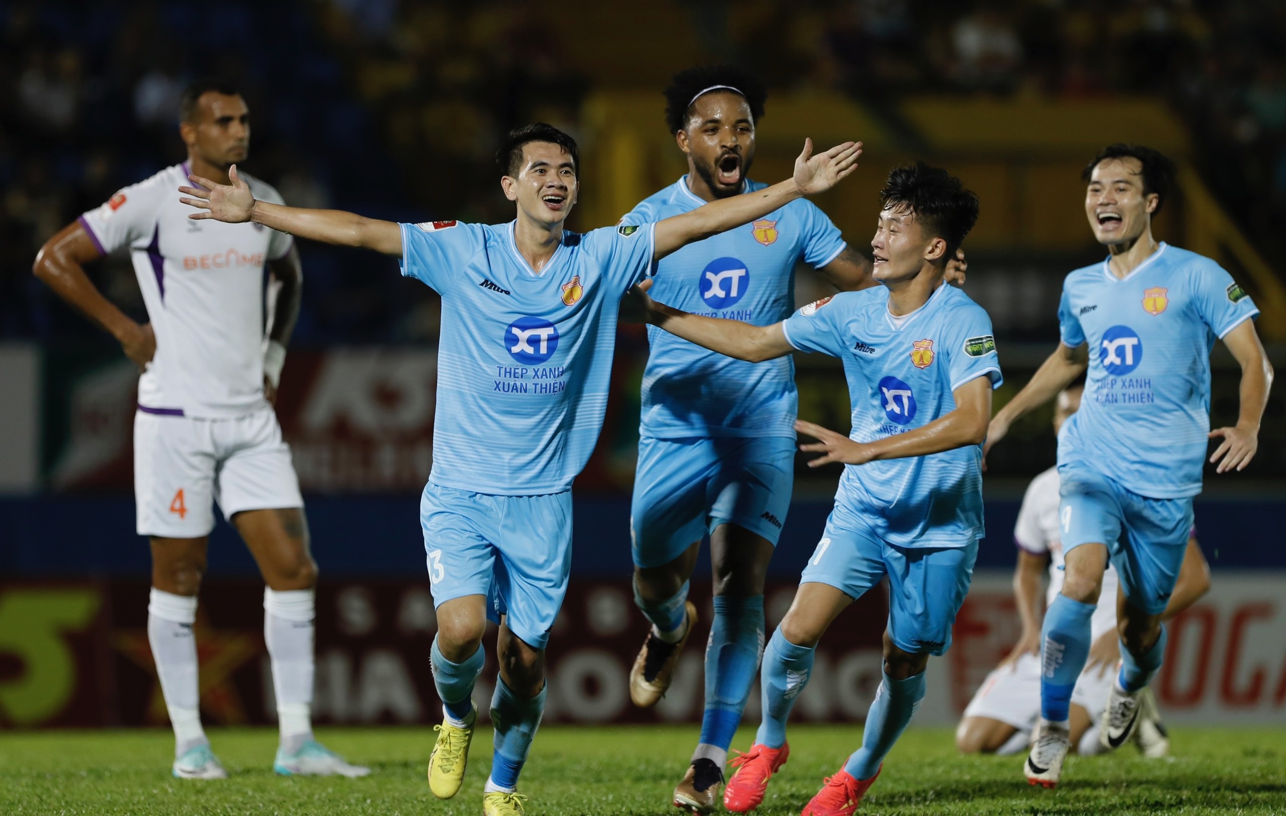 binh duong - nam dinh anh 4