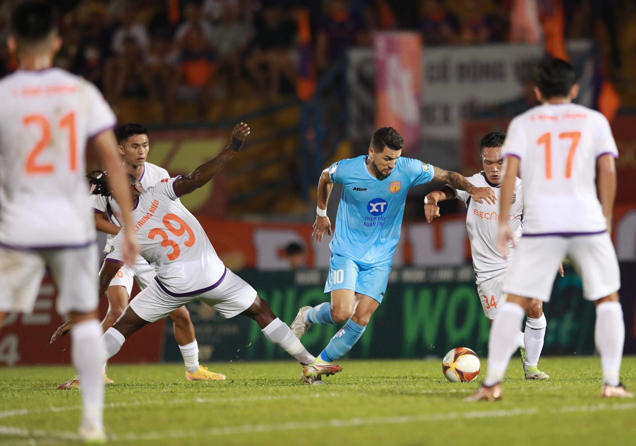 binh duong - nam dinh anh 5