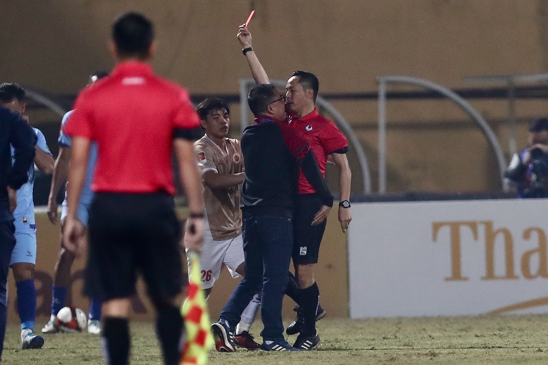 VPF de nghi phat ong Tran Tien Dai va CLB CAHN hinh anh