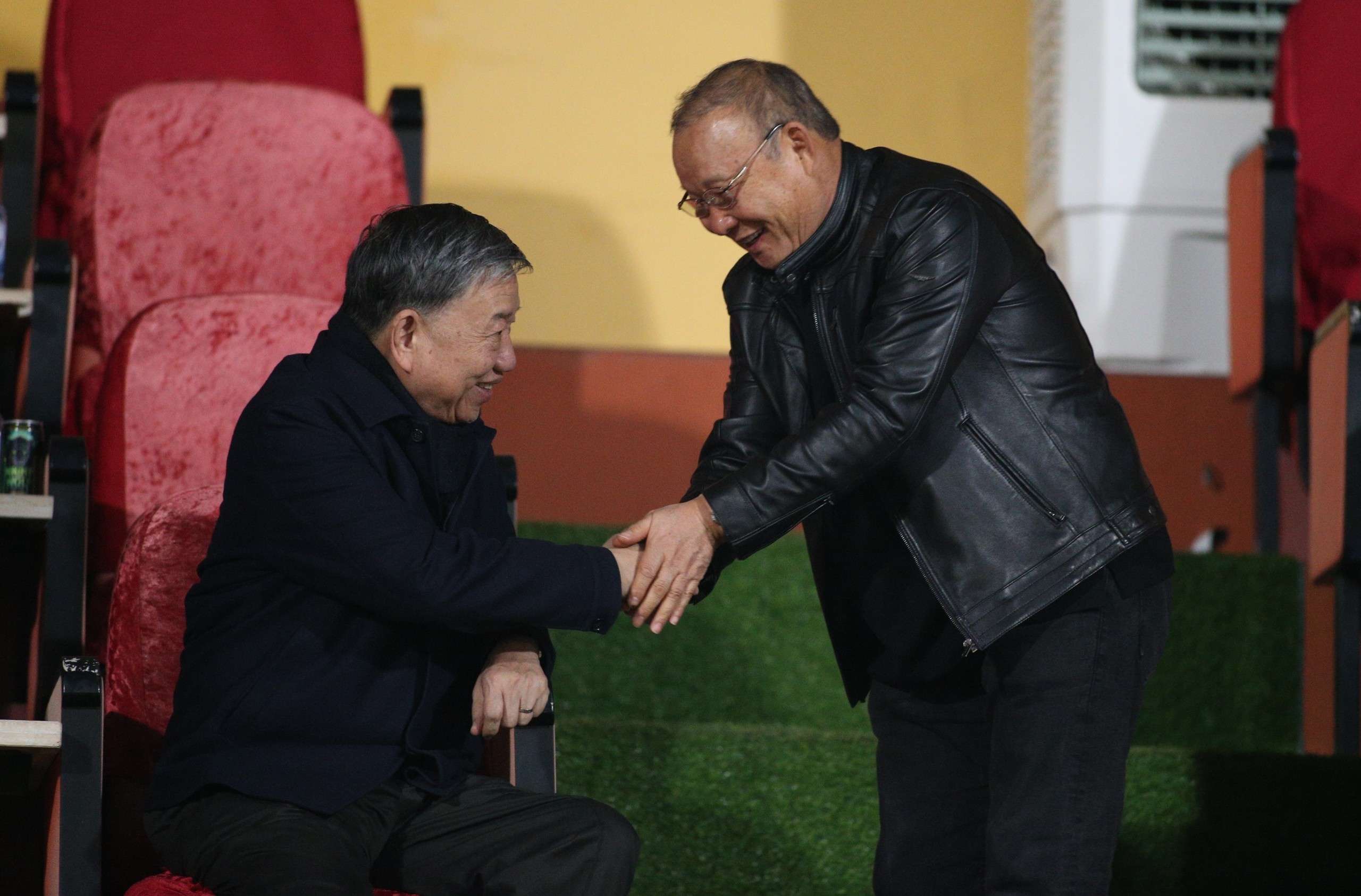 Ong Park Hang-seo xuat hien khi CLB CAHN vang HLV truong hinh anh