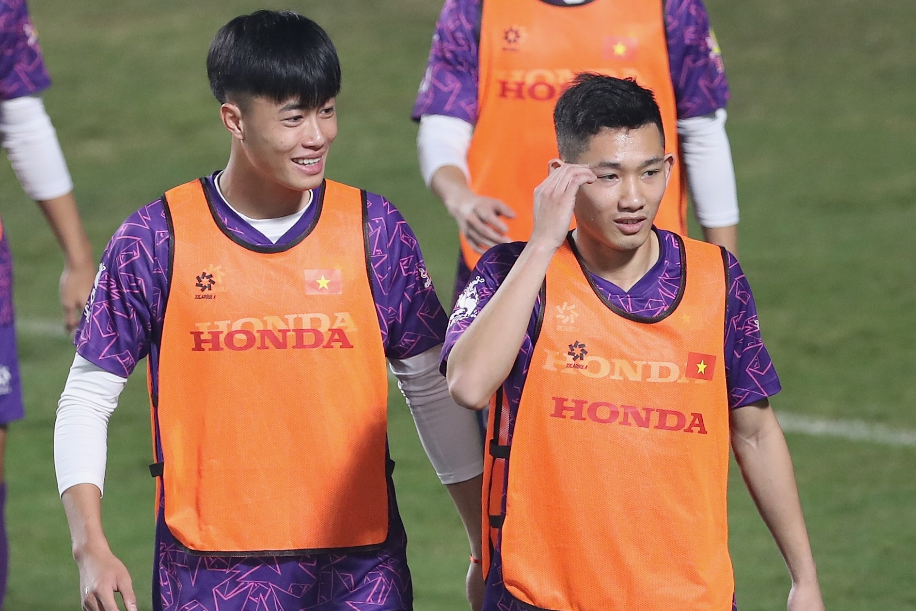 3 tan binh doi tuyen no luc ghi diem voi HLV Troussier hinh anh