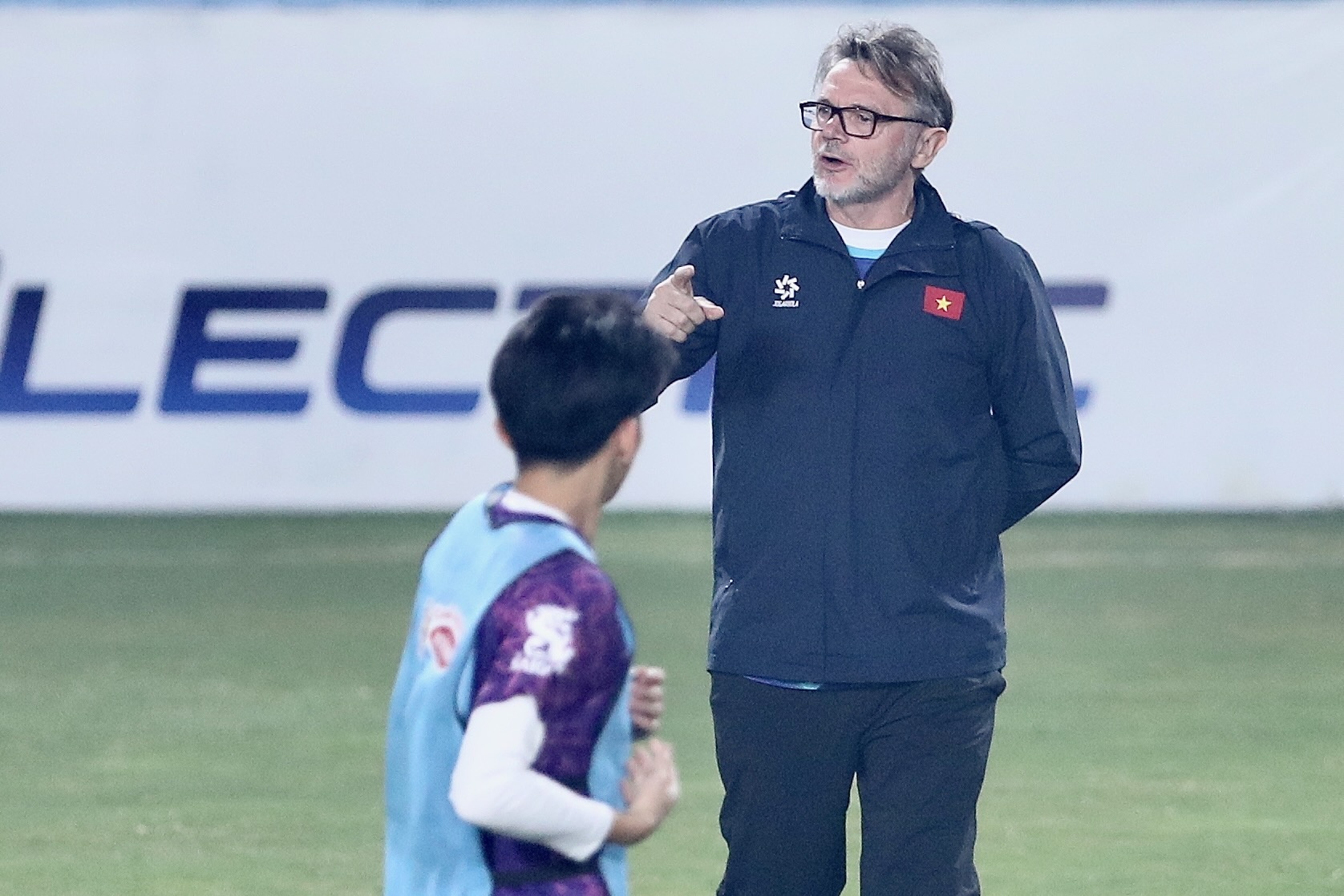 HLV Troussier quyet giau bai truoc Asian Cup hinh anh