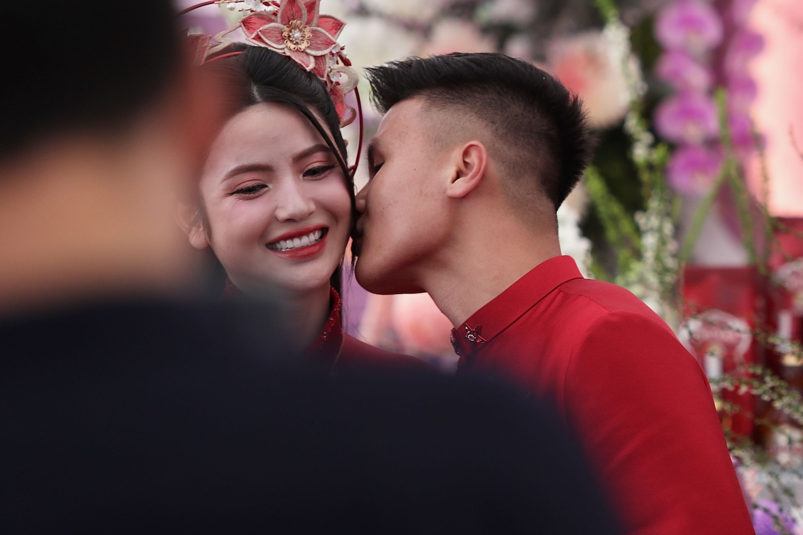 Quang Hai lang man ben Thanh Huyen hinh anh