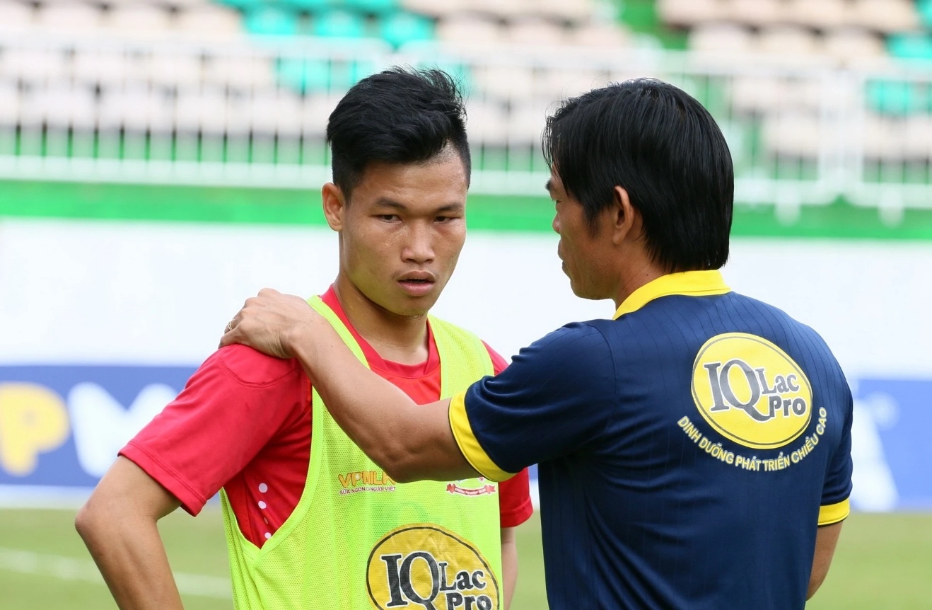 Bi kich bong da cua Dong Trieu hinh anh