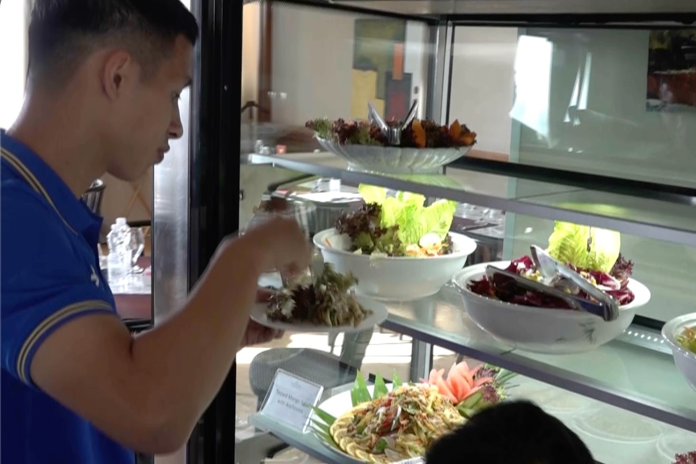 Bua an cua doi tuyen Viet Nam tai Qatar hinh anh