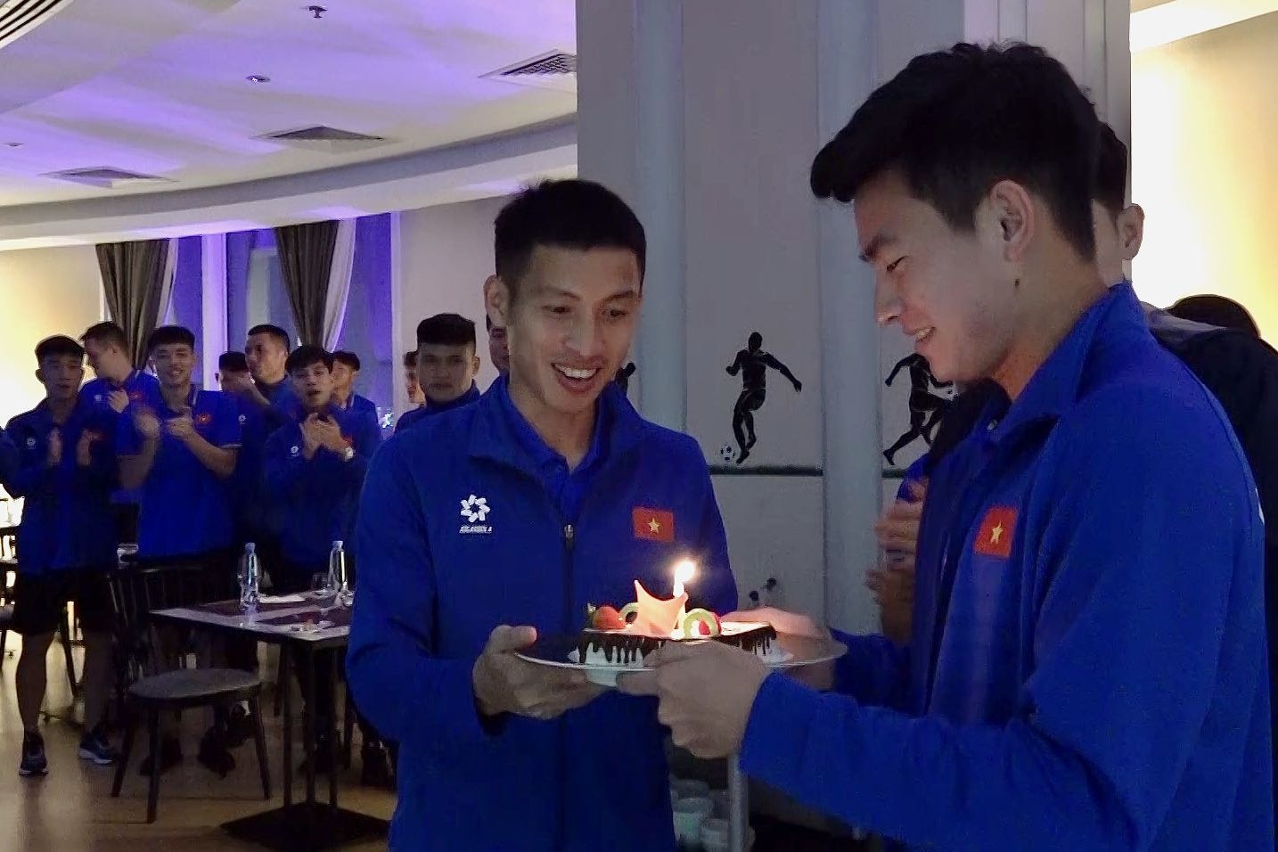 Phan Tuan Tai don sinh nhat o Qatar hinh anh