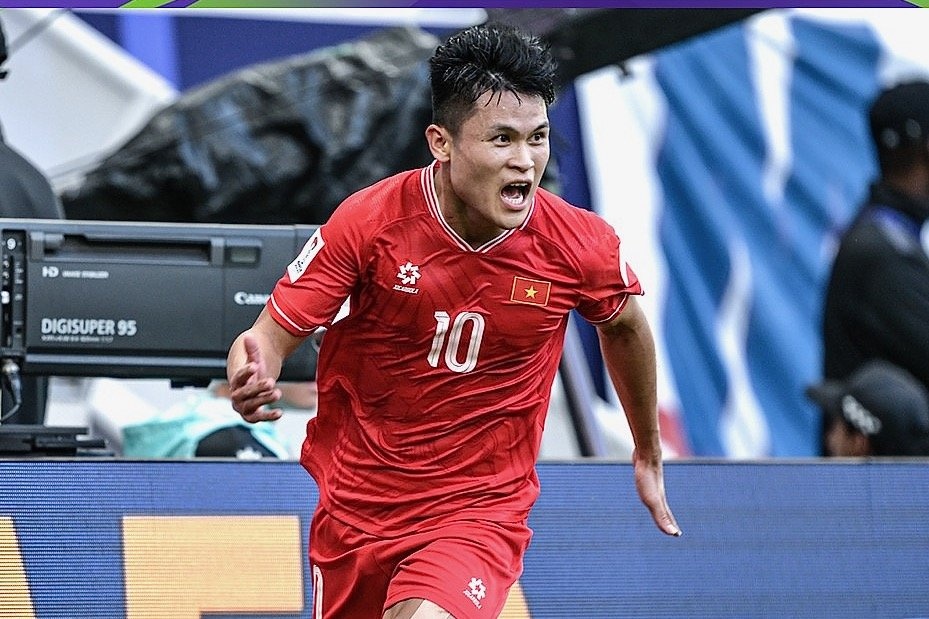 Hai goc nhin ve su phieu luu, tan huong cua tuyen Viet Nam hinh anh