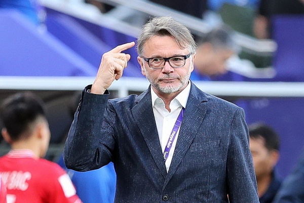 Loi khang dinh cua HLV Troussier hinh anh