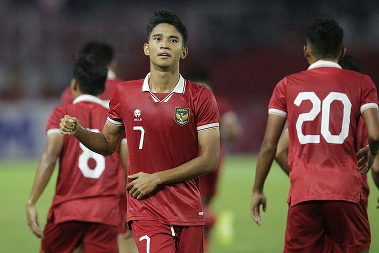 Diem yeu cua Indonesia truoc tuyen Viet Nam hinh anh