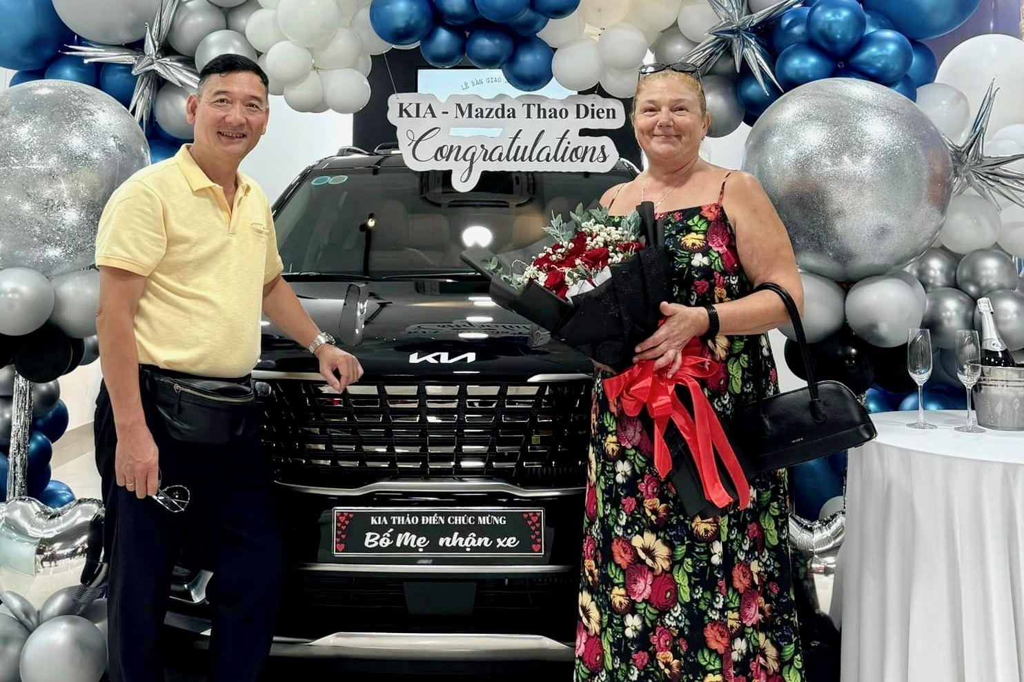 Dang Van Lam mua xe tang bo me hinh anh