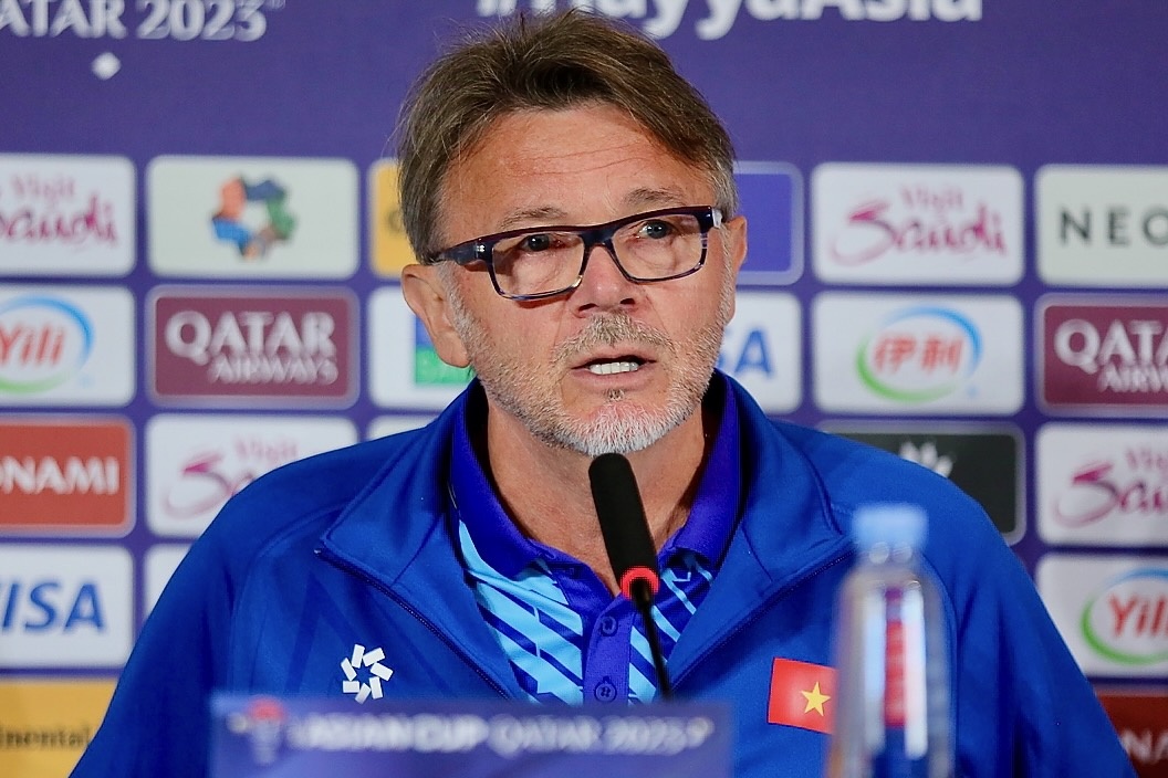 HLV Troussier: 'Tuyen Viet Nam khong duoc phep tu bo' hinh anh