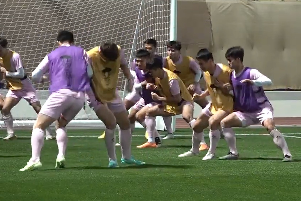 Tuyen Viet Nam tap ty de truoc tran Indonesia hinh anh