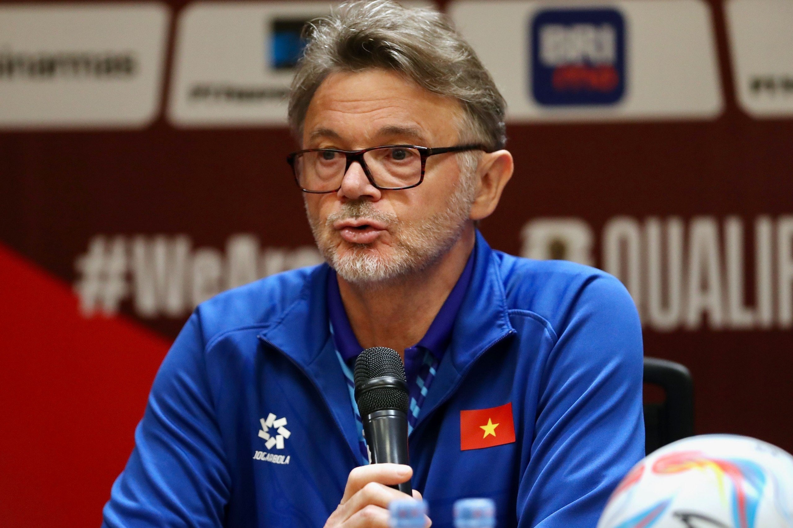 HLV Troussier: 'Nhieu nguoi noi toi dang pha bong da Viet Nam' hinh anh
