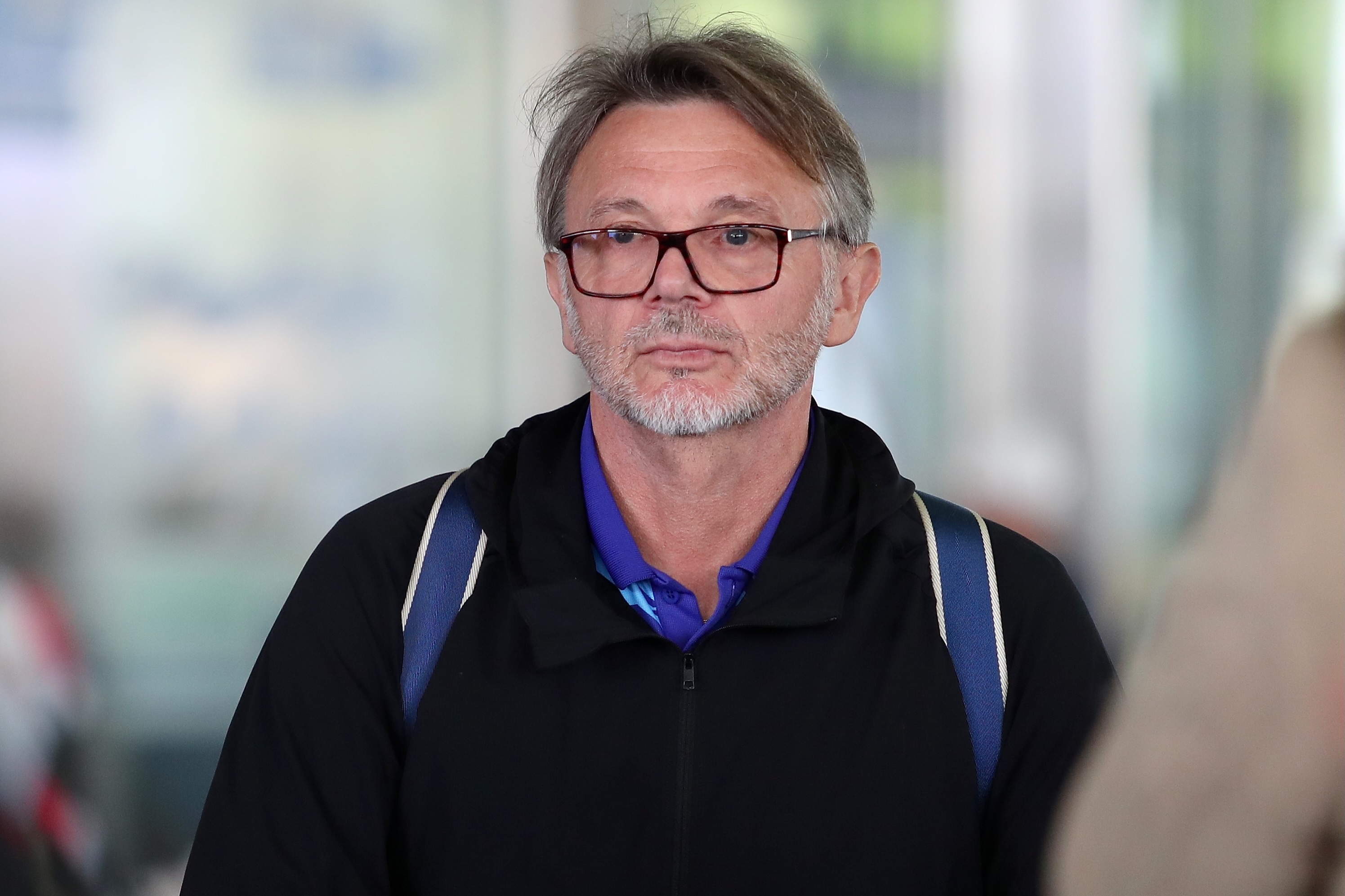 Vi sao VFF khong sa thai HLV Troussier? hinh anh